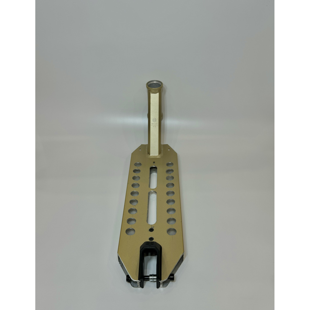Кастомная дека для трюкового самоката Native Stem 460 Saundezy